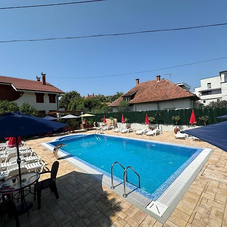 Smestaj Tea Sa Dva Bazena Vrnjacka Banja Exterior photo