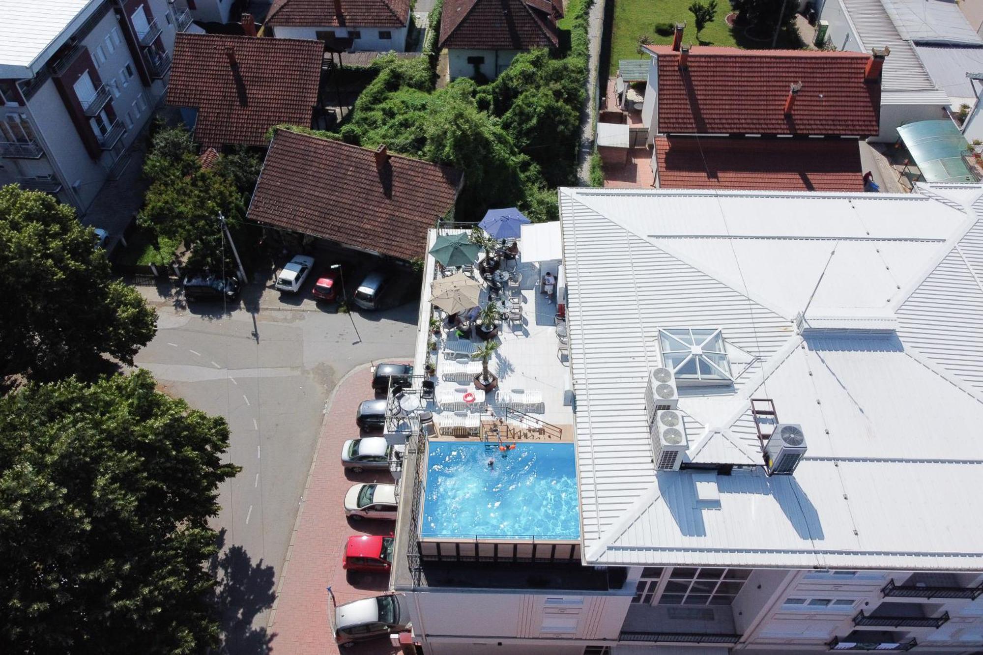 Smestaj Tea Sa Dva Bazena Vrnjacka Banja Exterior photo